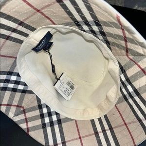 Burberry bucket hat